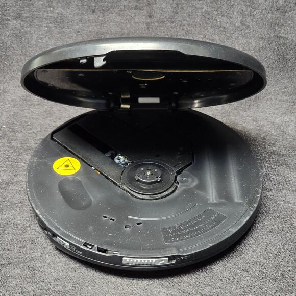 CD Projects Portable Walkman Travel Carrying Case 24 Slots & ONN CD Player - Picture 5 of 11